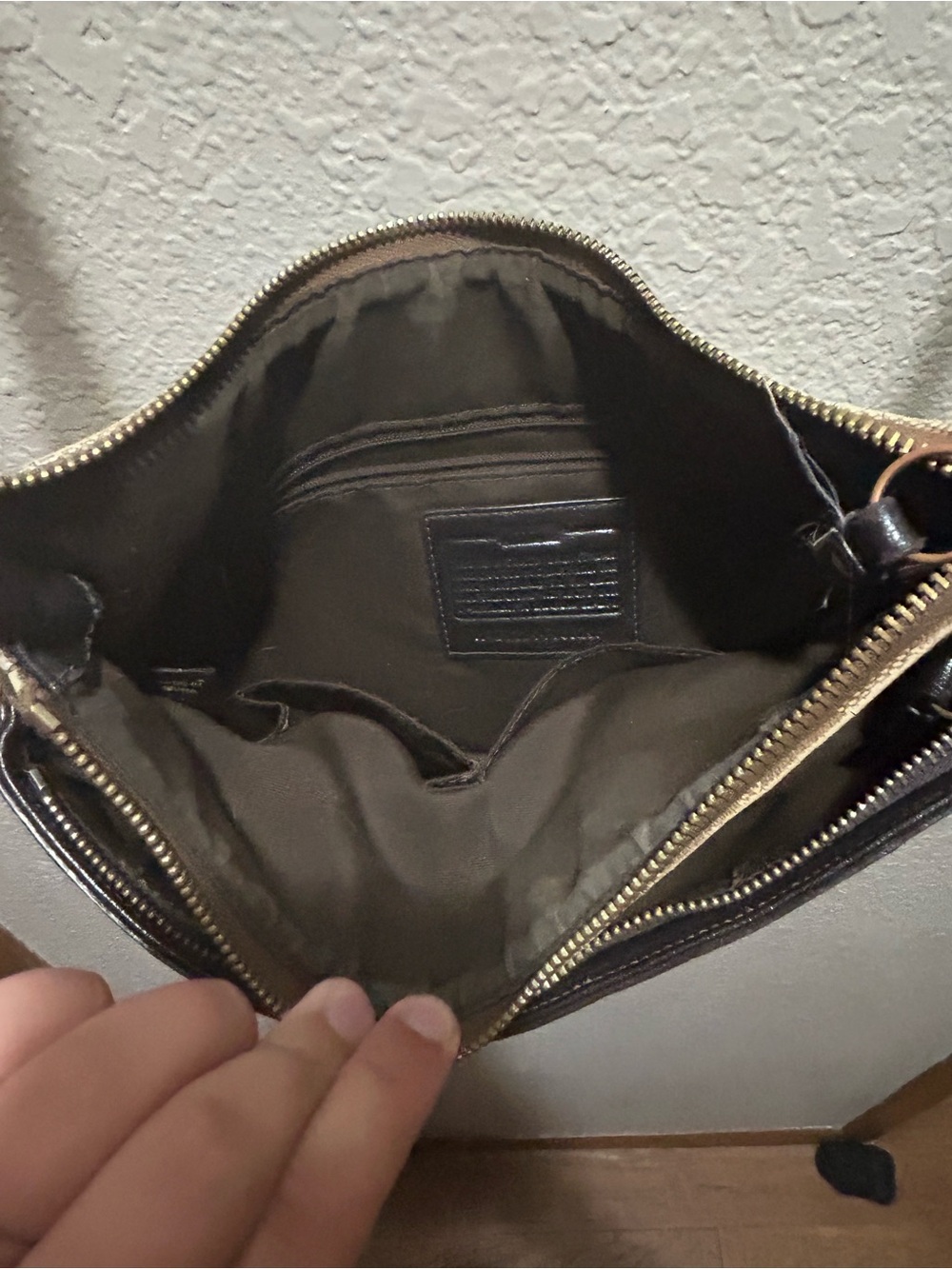 Cute Authentic Coach Crossbody - Picture 5 of 13
